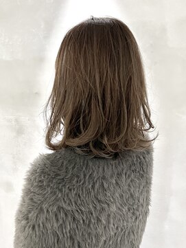 サムシング(Something.) ミディアムヘア_外ハネロブ