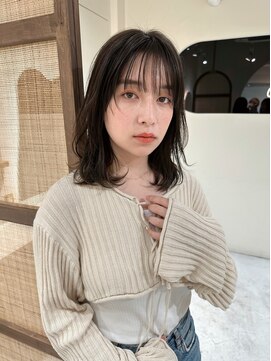 エレン 池袋(ElEn.) 顔タイプ診断×骨格診断/似合わせゆる巻きミディアム/小顔カット