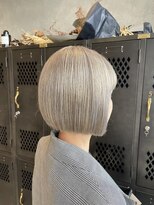 アチーブリス(achieve Liss) ハイトーンカラー×切りっぱなしボブ ホワイトベージュ10代20代