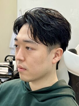 エース(ACES) フェザーショート×センターパート×大人髪×黒髪