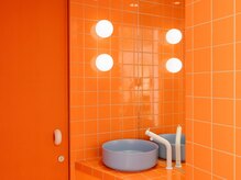 Behov【ベホブ】の雰囲気（オレンジタイルは、思わず写真を撮りたくなるこだわりの空間。）