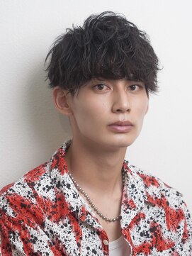 オーシャントーキョー(OCEAN TOKYO) “波巻き束感ショートハイライトツーブロックマッシュ”