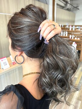 ラヴィエール(LAVIERE by R-EVOLUT) ハイライト白髪ぼかしグレージュオリーブグレーハイレイヤー柏