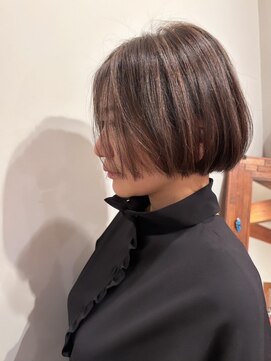 イコル(ikoru) センターパート/前下がりミニボブ/ハイライトカラー/30代/代官山