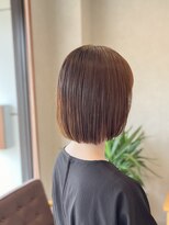 エホン(ehon)&nbsp;ナチュラルなツヤ髪ボブでオトナのかわいさをふんだんに。