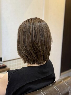 カルマンド(Calmando) 白髪ぼかしハイライト×立体ベージュカラー