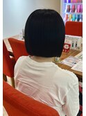 ぱつっと重めボブ