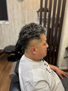 ライズヘアー(RISE HAIR) スキンフェード＋ハイライト＋パーマ