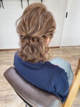 シーム(Seamu) ハーフアップアレンジ♪