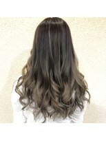 フィルブラン(fil blanc)&nbsp;白髪ぼかしハイライト×グラデーションカラー♪