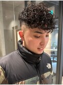 フェードカット 黒髪 束感 ツイストスパイラルパーマ 爽やか