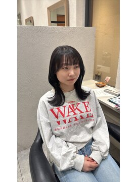 うる艶ダークカラー×くびれヘア