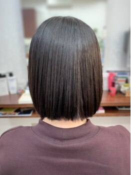 短時間で効果を実感！ナノスチーム施術でトリートメント成分をしっかり浸透させ、憧れのうるツヤ髪へ―。