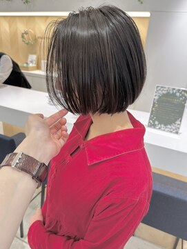 ステア ケース(stair case) 大人髪質改善前下がりミニボブ耳かけショートボブ