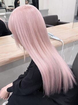 ベレーザ 渋谷(BELEZA) レイヤーカットホワイトピンク ピンクカラー顔周りカッ ト