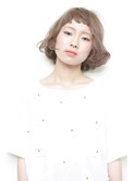 グレーベージュのアンティークボブ