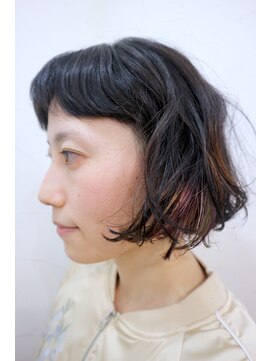 リンダ(LINDA) 【LINDA Yukari】オン眉×とろみボブ×インナーカラースタイル