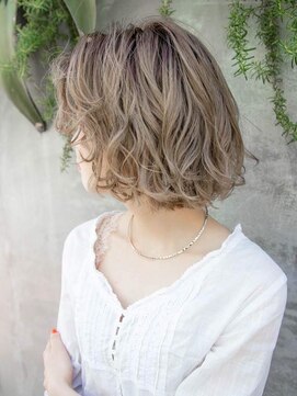 ルティア(Lutia) グレージュ　ヴェールウェーブ　似合わせカット