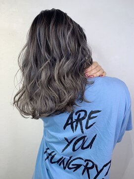 モーション 新宿(motion) グレーグラデーション