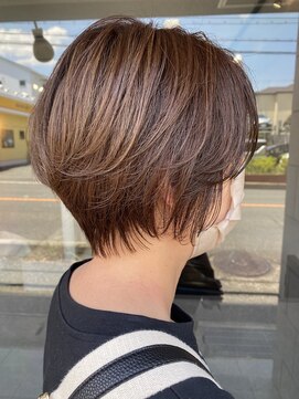 ソラーナ(SOLANA) 白髪ぼかしハイライト×ショートスタイル