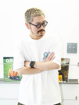 クラスコウベ 三宮店(Krass kobe) 金髪束間ショート【上野　竜司】