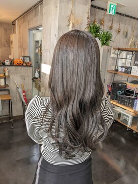 トゥーミー(to mee) セピアグレージュ♪【新田】