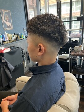 スリー(THREE) 特殊パーマ×フェード