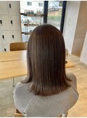 ぱつっとミディアムヘア