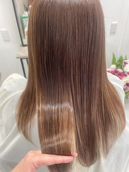 髪にうるおいと艶を与え、魅力的な髪へと導きます。自分へのご褒美に、ぜひお越しください♪