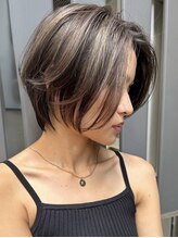 トルネード(TORNADO) Short Bob with Natural Highlights | Omotesando Tokyo A0907