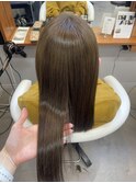 オリーブベージュ