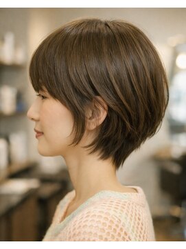 リアン アオヤマ(Liun Aoyama) 大人ショートボブ/アッシュベージュ/30代/40代/50代