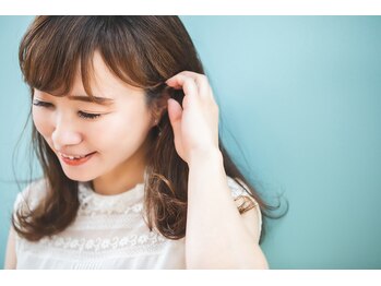 ルーツヘアー(Roots hair)の写真/気になる白髪をしっかりカバーし、上品な大人女性の仕上がりを♪ダメージが気になる方はオーガニックも可◎