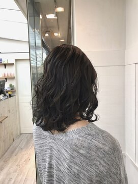 ナンバー アンフィール 渋谷(N° anfeel) ナチュラルアッシュカラー&リラクシー波ウェーブ巻き(^^)