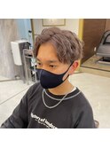 ピンクベージュ