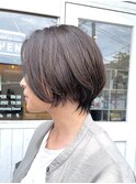 ショートボブ大人ショートハンサムショート前髪なしグレージュ