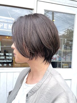 クオリア(Quaria) ショートボブ大人ショートハンサムショート前髪なしグレージュ