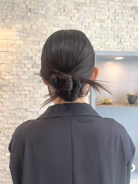 ヴィサージュプラス(VISAGE plus) 結婚式のお呼ばれに大人タイトなカチモリアレンジ