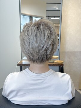 シンシア(CYNTHiA) ホワイトブロンドショート