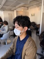 ソイクフ(SOY KUFU) メンズ刈り上げアップバングスパイラルパーマスタイル