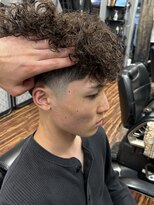 バーニーズ バーバークラブ(BARNEYS BARBER CLUB) テーパーフェード