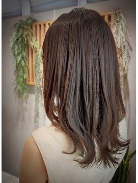 バッカ(BACCA) 白髪染めグリージュカラー×外ハネセミロング(末松)
