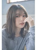 透け感が可愛い鎖骨ミディアムヘア
