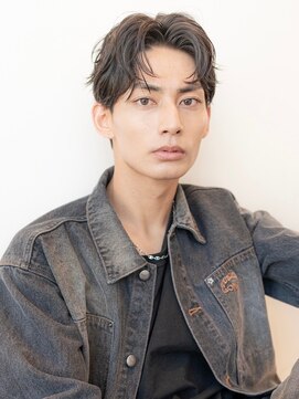 イオ 本厚木(io) アッシュブラックセンターパート束感コンマヘアハイライト