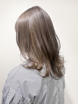 アンリ(Anli) 【tomomi*グレー*レイヤー*ウルフカット*ブリーチ2回】