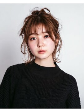 ハーツオオサカ(HE:ARTS OSAKA) 遅れ毛がかわいいアップスタイル
