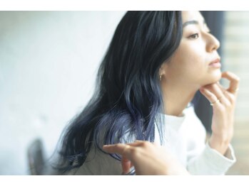 美容室ティーアンドティー(t&t)の写真/【こだわりのオーガニック薬剤を使用】低刺激のハーブカラーで地肌にやさしく、髪をいたわりながらキレイに