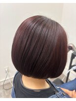 ウフアンビアンス(Oeuf.ambiance)&nbsp;デザインカラー艶感ワインレッド×丸みボブ