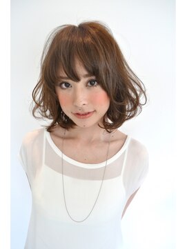 ヴィコロ(vicolo) ふんわりカールミディ