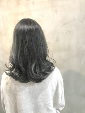 ルッカ(Rucca) ネイビーアッシュ×重めセミロング